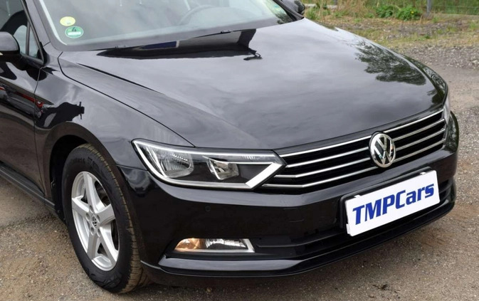 Volkswagen Passat cena 62900 przebieg: 152000, rok produkcji 2019 z Piława Górna małe 379